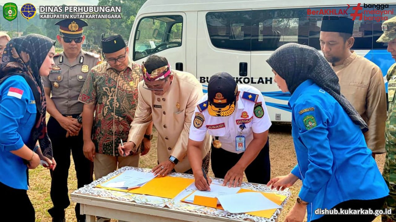 Gambar berita: Dishub Kukar Serahkan Bus Sekolah, Dukung Akses Transportasi Pelajar di Sangasanga
