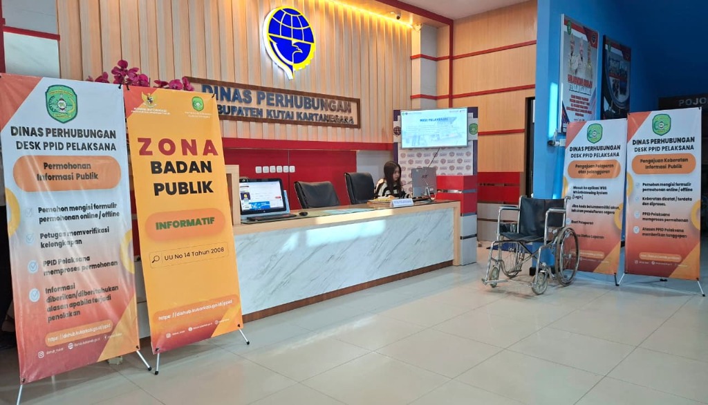 Papan Pengumuman Elektronik dan Meja Layanan Desk PPID Pelaksana Dinas Perhubungan Kabupaten Kutai Kartanegara